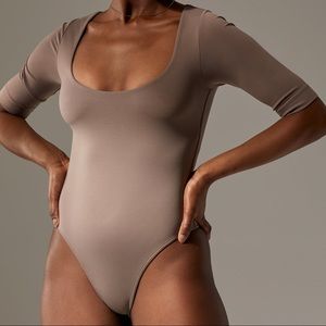 Aritzia - Babaton Contour Bodysuit
